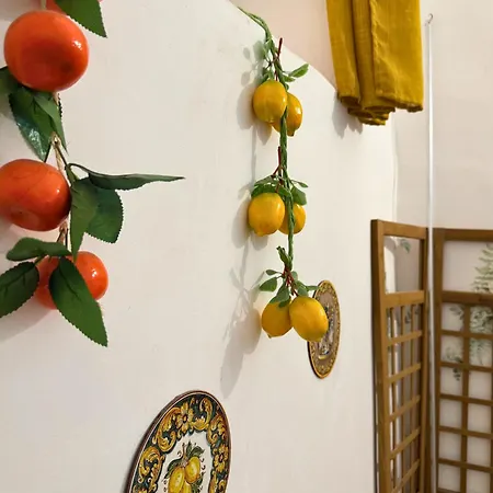 Orange Lemon Center Apartment *