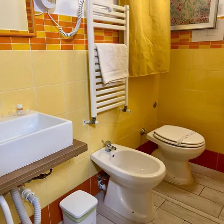 Apartment Orange Lemon Center