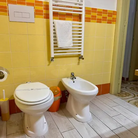 Orange Lemon Center Apartment