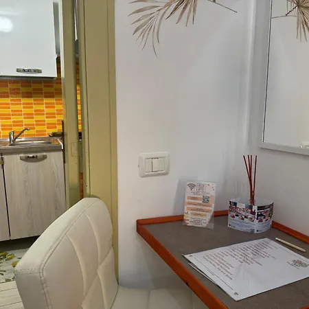 Orange Lemon Center Apartment *